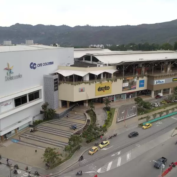 Centro Comercial Delacuesta