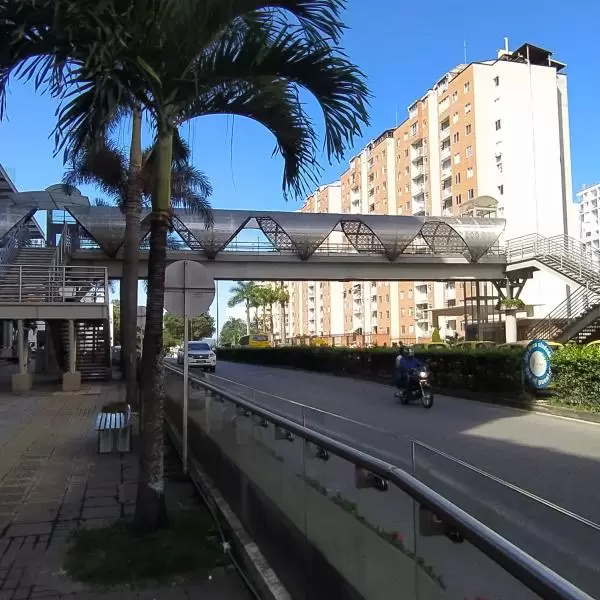 Puente Centro Comercial Cacique